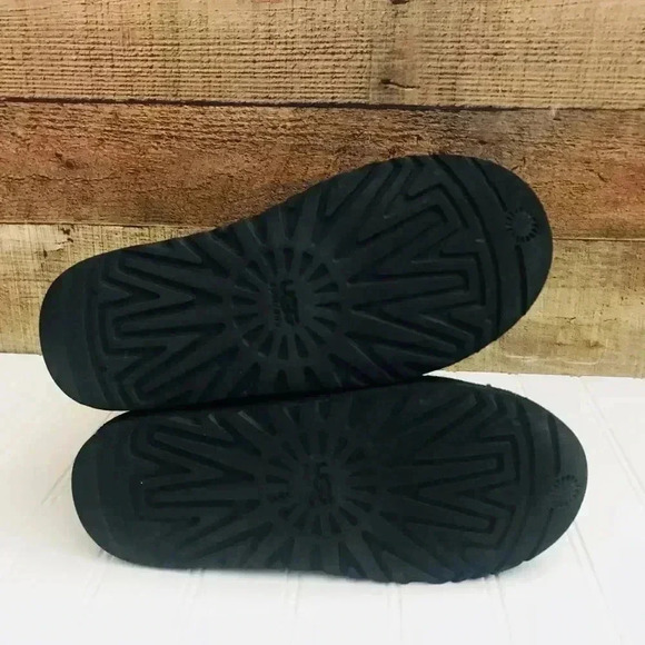 Ugg Bailey Button Boots - Picture 7 of 8